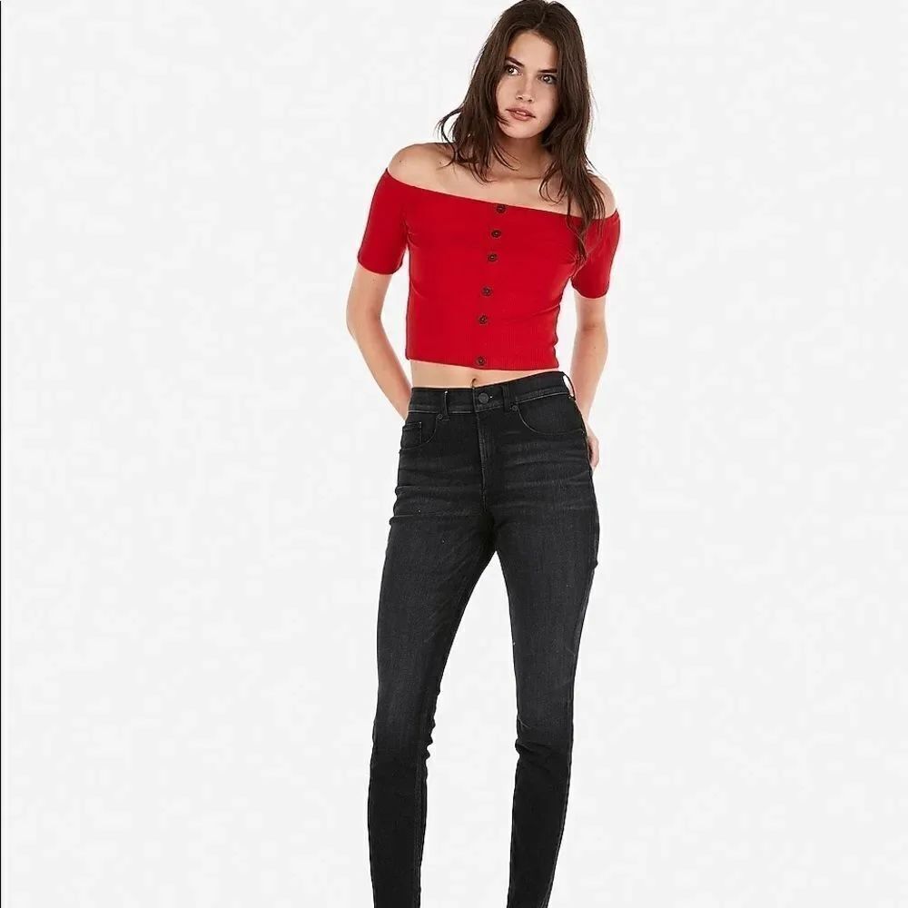 ✨Olivia Culpo Cropped Off The Shoulder Button Top✨